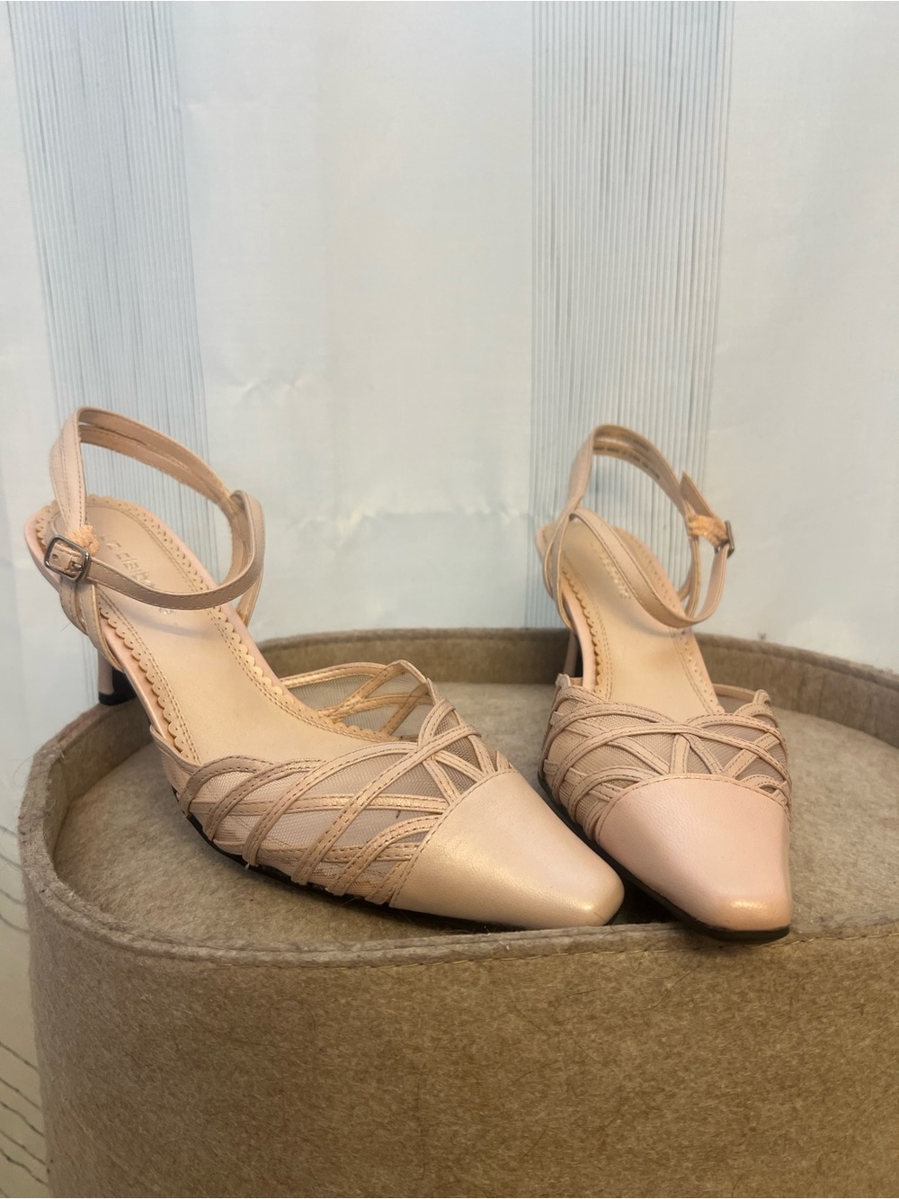 Baby Pink Y2K Liz Claiborne kitten heels with unique mesh toe design!